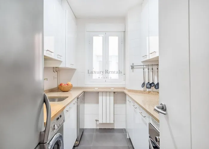 Charming 2-Bedroom Apartment In Retiro Perfect Madrid Location